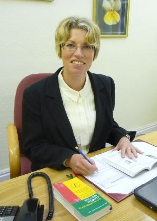 Ruth the Medical Herbalist Consultant in clinic